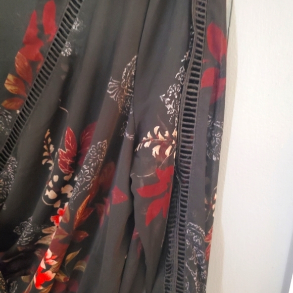 Floral Mesh Surplice Top - Picture 5 of 5